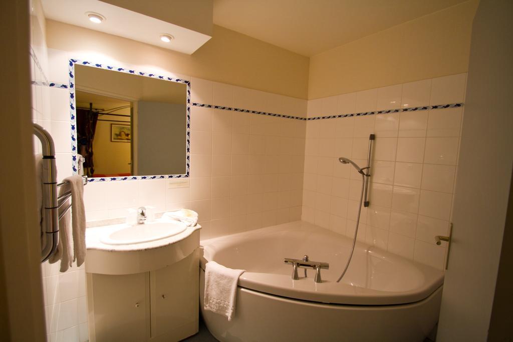 Hotel Restaurant La Promenade Gourdon Room photo